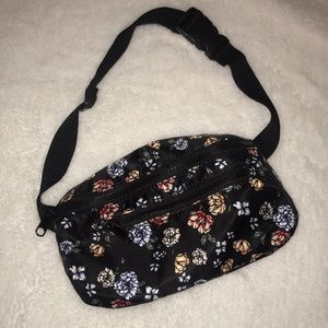 ❄️2 FOR $20❄️ Garage Flower Fanny Pack